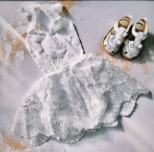 Load image into Gallery viewer, Lace halterneck
