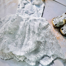 Load image into Gallery viewer, Lace halterneck
