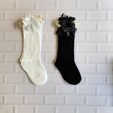 Load image into Gallery viewer, Lace Bow Socks
