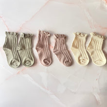Load image into Gallery viewer, Ribbed Lace Socks
